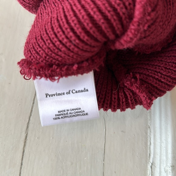 Province of Canada toque - Picture 3 of 3